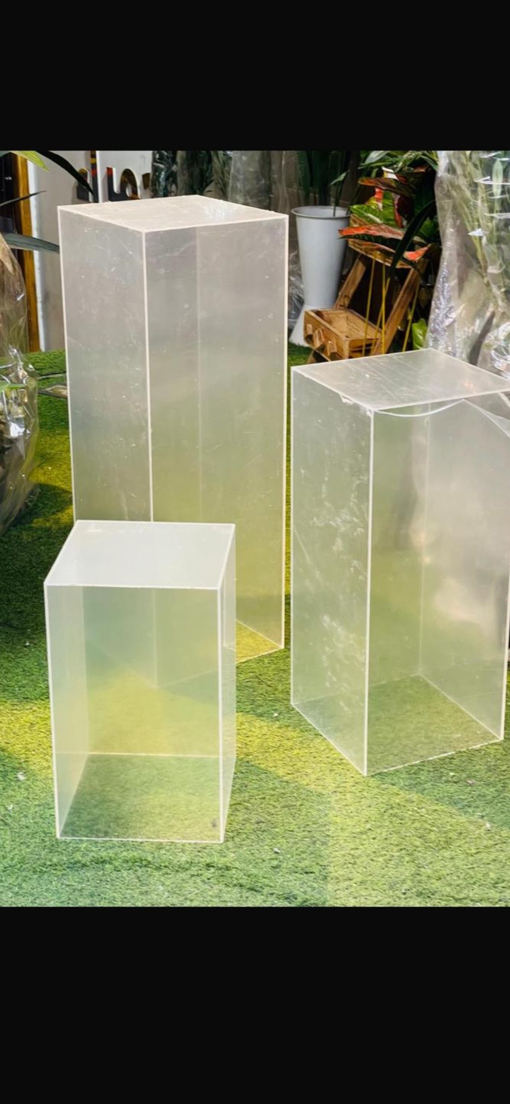 סט במות שקופות